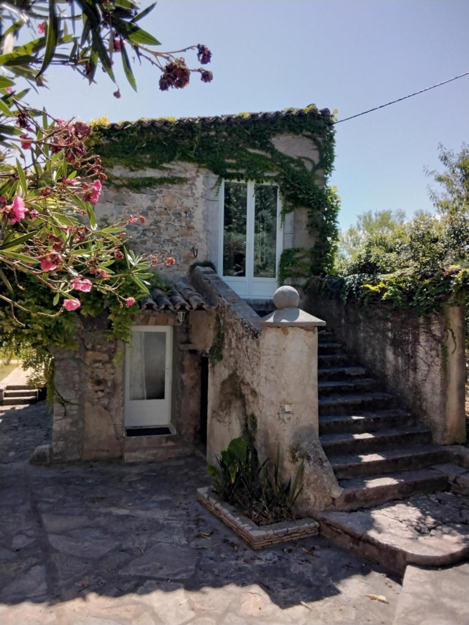 Le Domaine Du Soulier -Gite Et Chambres D'Hotes - La Maison Du Gardien Tornac Екстер'єр фото